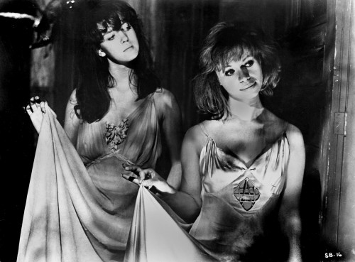 miss-flapper:  Beverly Washburn and Jill Banner in Spider Baby, 1964