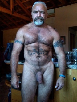 dirtydads-filthyfathers:naturallymanlymen:     #HusBear #FuckableFurball #Lunch