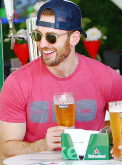 Porn Pics :  Chris Evans at the Heineken House during