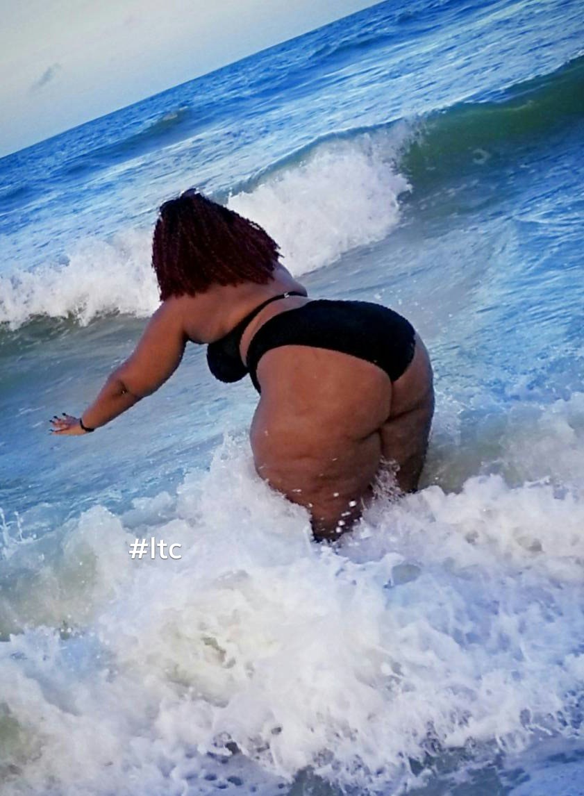 licmlo88: addicted2curvez:  #oneofthesexiestwomenondplanet  Lawd… 