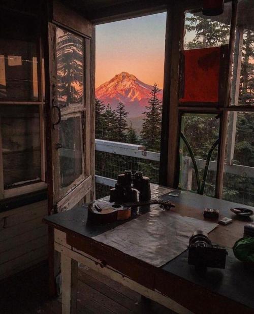 stylish-homes:Taking in the alpenglow from the Devil’s Peak Fire Lookout, Mount Hood National Forest