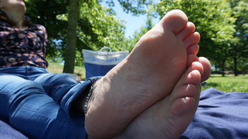 fmdfeet: At the park