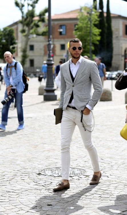 completewealth:  File under: Street style, Trousers, Loafers, Blazers, Accessories, Sunglasses||BLOG//FACEBOOK//TWITTER||