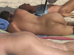 guyzbeach:  Follow Guyzbeach, a collection of natural men naked at the beach !  Yum, yum, and yum.  I love nude beaches!