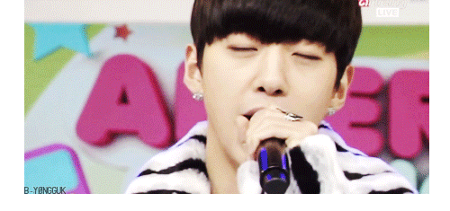 b-y0ngguks:  yongguk serenading YOU ｡◕ ‿ ◕｡ 