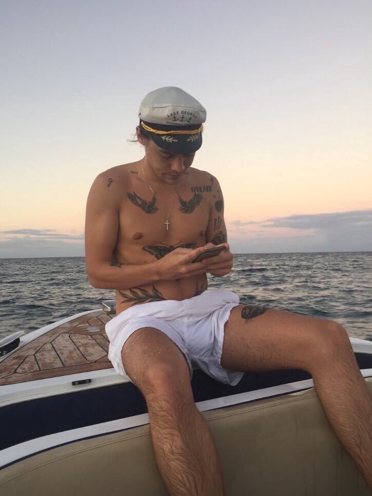 hairycelebs:  lovesunsetroyal: Harry Styles on a yacht photographed by his mother.