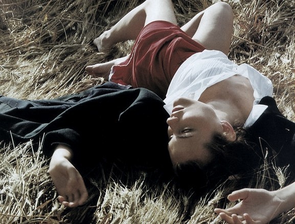 labsinthe:  Shalom Harlow photographed by Carter Smith for Vogue UK 1997