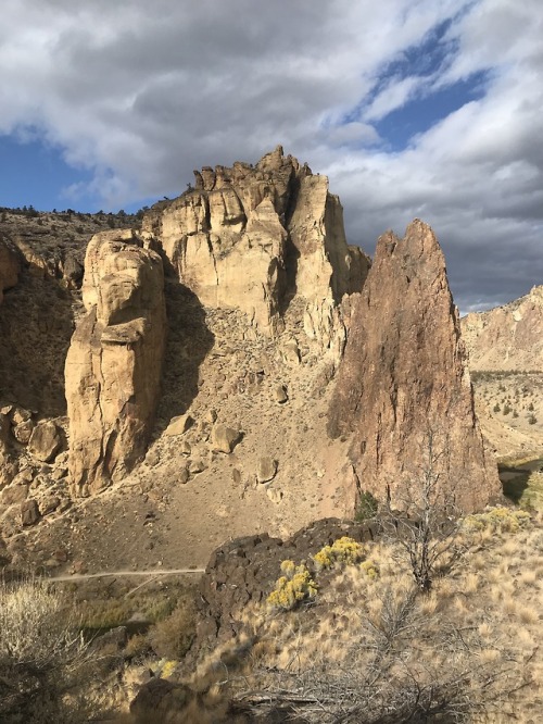 Smith Rock State ParkOregon, October 2018We stopped by Smith Rock on our way back home. At this poin