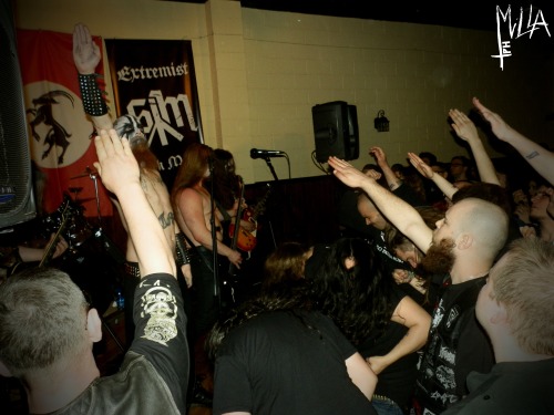 lovehaterevolt:  askeladd-von-morbid:  Hot Shower Fest pt.II  Selbstmord banner on the wall