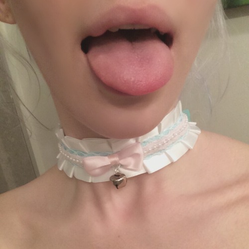 lilmilky: collar matches my pacifier :3collar by lunarkittencreations