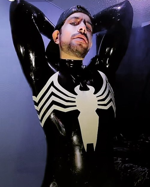 rubberfenix:  WE ARE VENOM! https://www.instagram.com/p/CghkuBeOdmQ/?igshid=NGJjMDIxMWI=