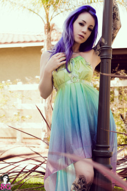 beautifulgirlsmakemesuicidal:  Antigone Suicide 