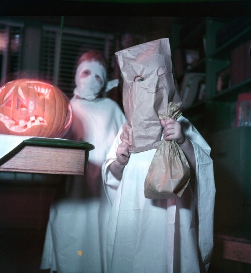 lostrosegarden: Halloween 1950