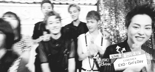chenchenthedancingmachine:baekhyu-n:baekhyun had to duck because of the cameraSome simple things are