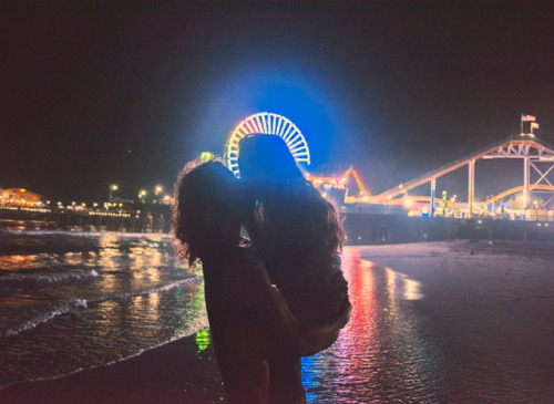 flowartstation:   Dreamlike Portraits of Teenage  Love ​​​​by Paolo Raeli   The 21-year-old Italian-