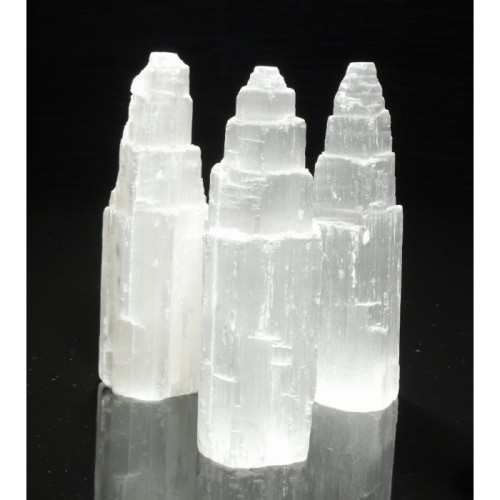 SELENITE Energy: ReceptivePlanet: MoonElement: WaterPowers: Reconciliation, Energy Magical Uses: Sel