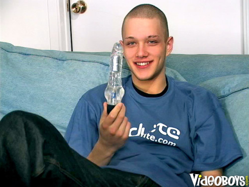 hogaytwinks:  LUDA WAYNE PLAYS WITH A DILDO VIDEOBOYS 
