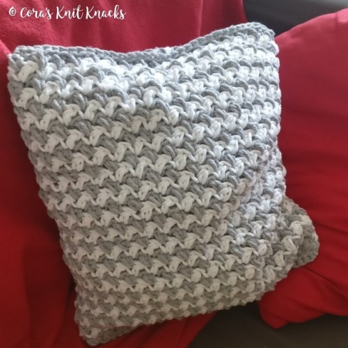 corasknitknacks:Remember that pillow I started on last Friday? It’s all done! What a fun and fast 