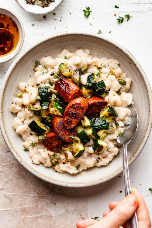 Cannellini beans with zucchini and vegan chorizoCannellini beans with zucchini and vegan chorizo mak