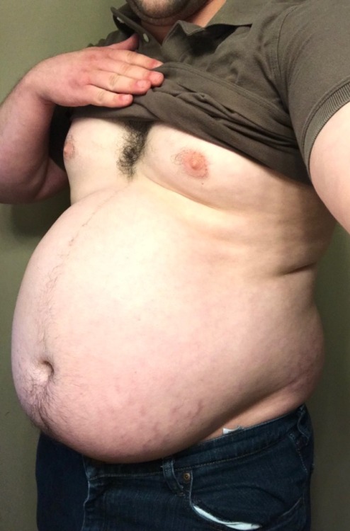 bigbellyboiz: growingevermore: Same outfit. Same piggy.  And bigger belly.