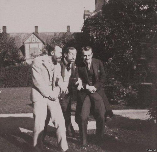 aradiiaa:  dat-soldier:  thewinddrifter:  incurablenecromantic:  Old-timey dudes doing weird hokey shit is the best thing. Case in point:  Second guy from the left in the foreground is Tsar Nicholas II Romanov of the Russian Empire i think.  Yeah that’s