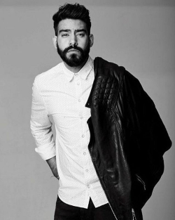 Rocktheholygrail:rahulkohli13: Everyone Step Back, We Got A Bad Man Over Here. He’s