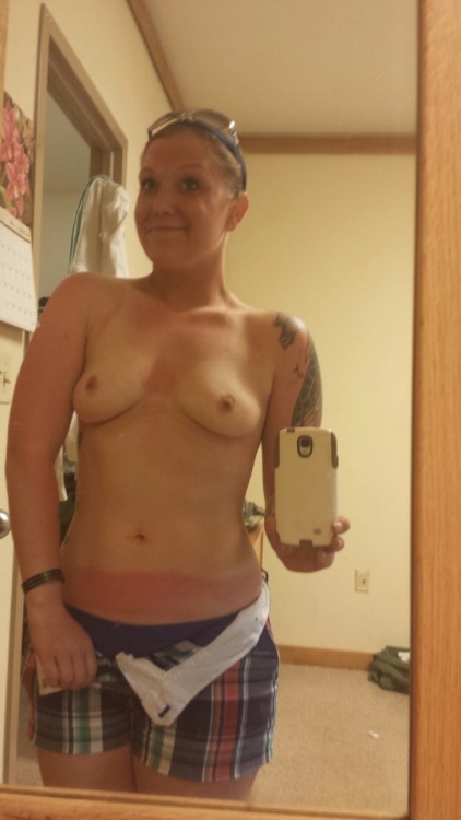 Porn Pics usmilitarysluts:  Army PFC takes nude selfies