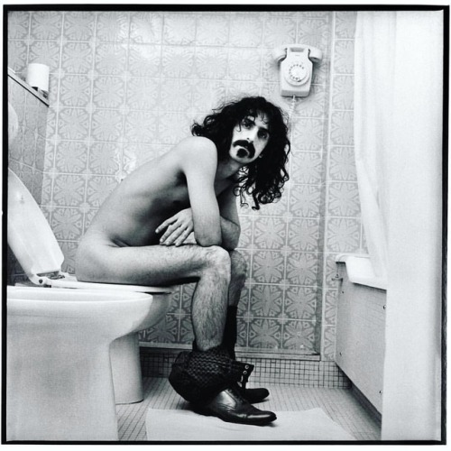 ffhum:   In 1967, 19 yr old Robert Davidson was hired to shoot Frank Zappa in his London hotel room to promote his upcoming concert at the Royal Albert Hall. Zappa let him in and the proceeded to use the toilet. Davidson seized the opportunity and asked