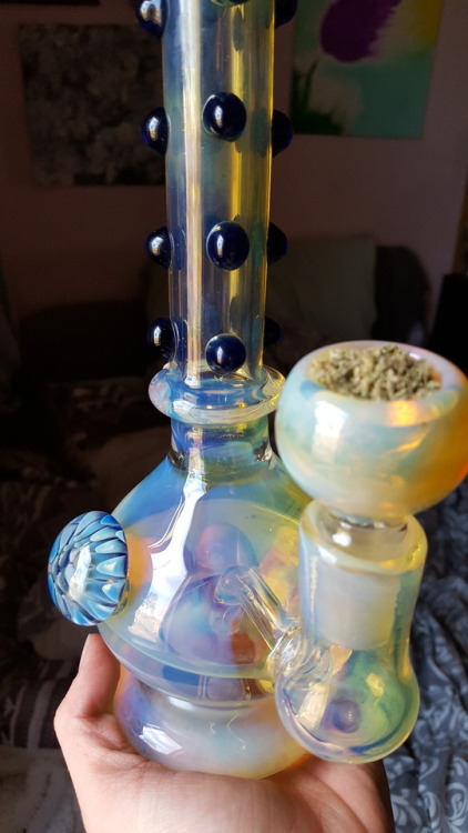 dabakin-cloudblower: Fell in love with this little piece💙💜💛