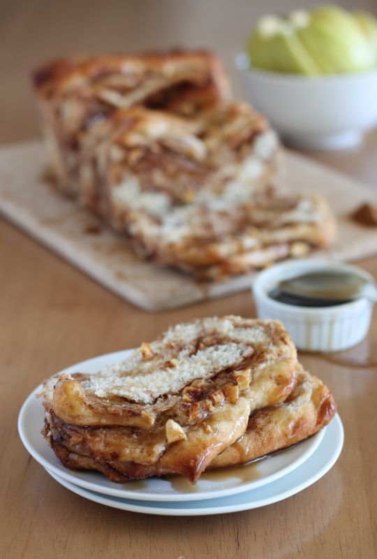 halloween-pumpkin:  Vegan Caramel Apple Pull-Apart Bread