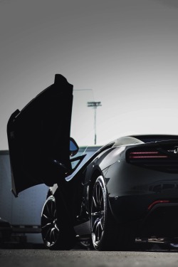 McLaren 12C | S.L.Δ.B.