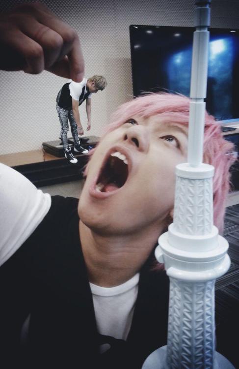 fuckyeahcrossgene:  [TWITTER UPDATE] 130801  SHIN-撃の巨人！？   Shin- An attacking giant!?  Source: @Cross_Gene 