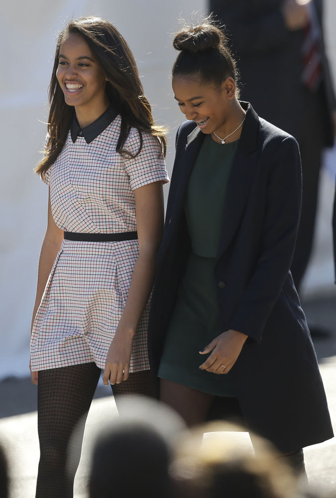 accras:Obama daughters Sasha &amp; Malia arriving at Maxwell Air Force Base