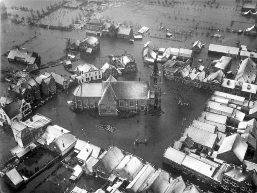 Photographs of the 1953 North Sea floodall taken in the Netherlands, february 1953
• Dikebreach near Papendrecht (X)
• People feeing their flooded villages (X)
• Soldiers rowing survivors to land, Zeeland (X)
• Farmer leading a cow through the...