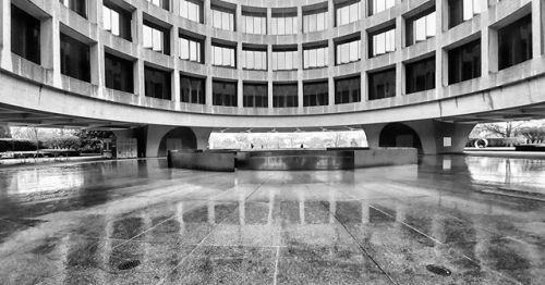 Doubling down on rainy reflections images with this courtyard shot of the @hirshhorn, designed by @p