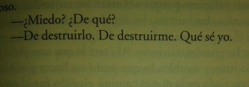 50sombras-de-grey:  Primavera con una esquina rota. Mario Benedetti 