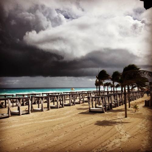 So, I think that rain is comming #cancun #mexico #trip #traveling #rain #beach