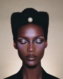 commedessgarcons:Essence Taylor, Makeup and ph. by Raoul Alejandre