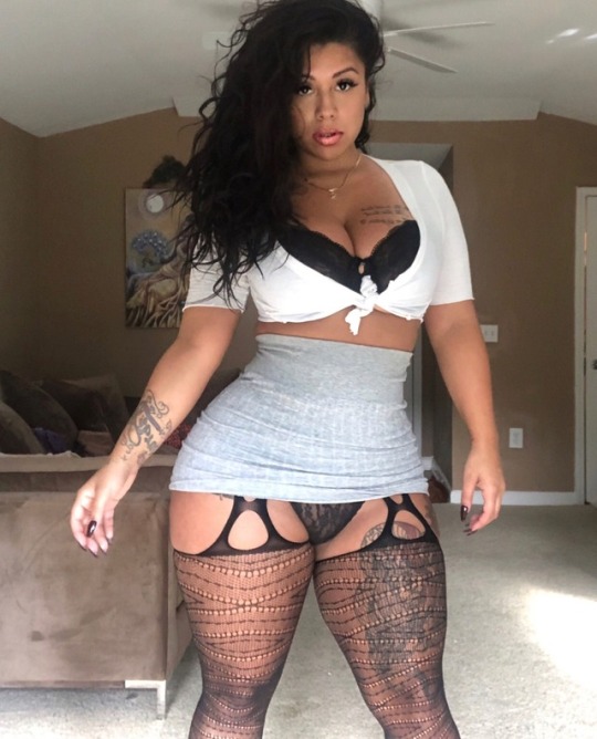 brittxxx3:  Giving face and body all day 💋🤩 Good morning babies 