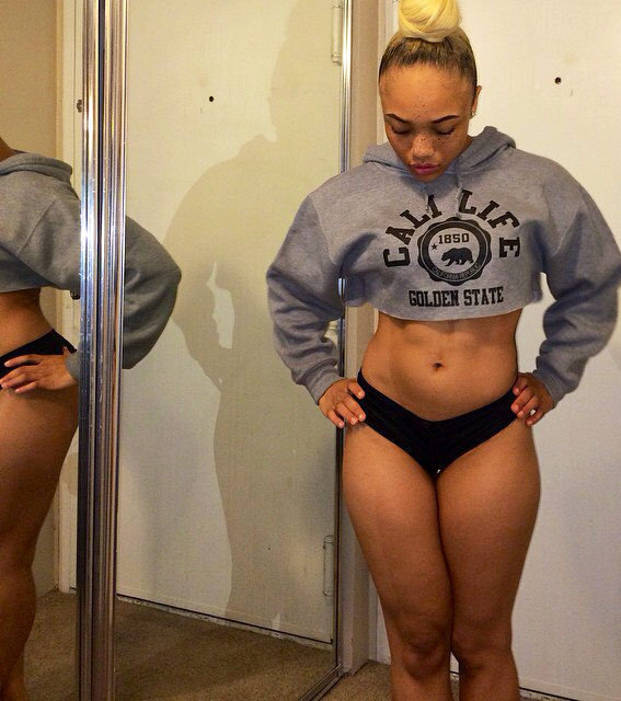 thickazzgurlz:  Thickazzgurlz   Cocaine_Lorraine