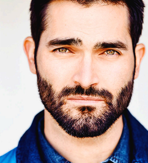 harrys-shums:    Tyler Hoechlin is Superman. Warner Bros. has announced that the actor, best known for his four seasons on MTV’s Teen Wolf, will play the iconic superhero on Supergirl.  