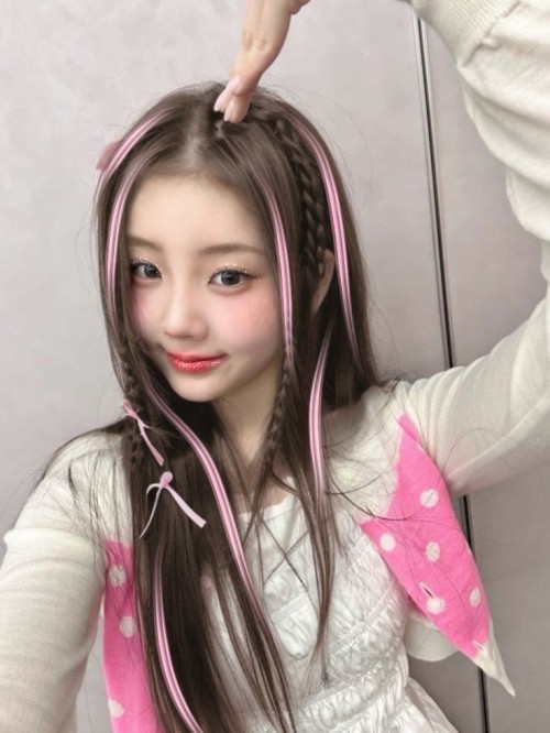 Me Following Random People Because They Have Pretty Pictures (or Theme I Think)