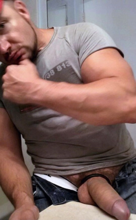 hungdownunder:  For more hot guys, follow me at: http://hungdownunder.tumblr.com/ 