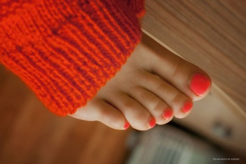 Hot Mimi Toes