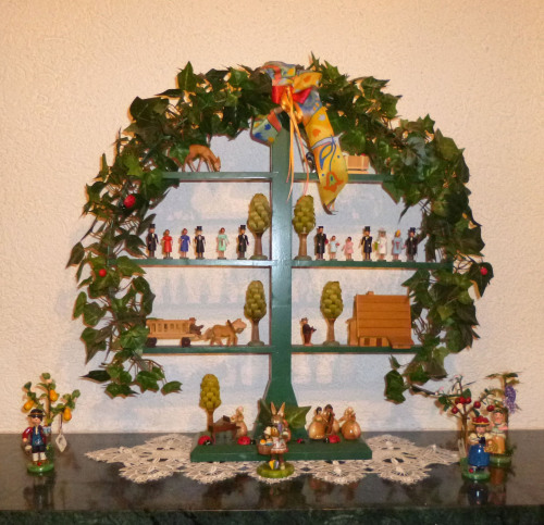 petitepointplace:The Jöölboom (“yule-tree” in Söl’ring, a dialect of the North Frisian language, spo