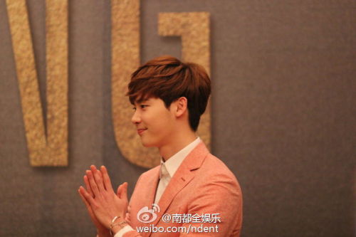 [Photo] 07/02/2015 Lee Jong Suk @ Guangzhou FM Press Conference Credit : ©南都全娱乐