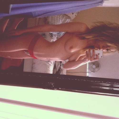spmib:  Fully topless photo cus my boobs look good this morning 