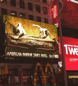 netflix-and-beanies:  American Horror Story: Hotel and Scream Queens advertisements in NYC!