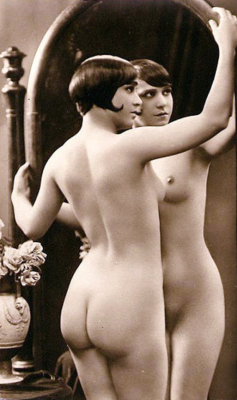 kvetchlandia:  Julian Mandel     Kiki De Montparnasse au miroir, Paris     c.1920 