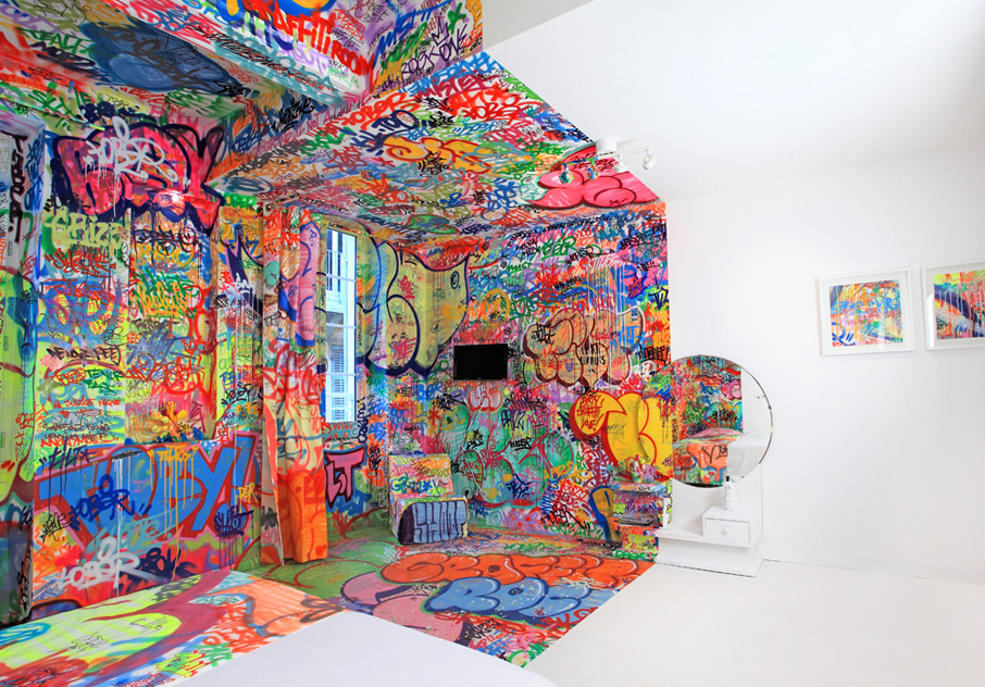 chi-loo:  gingerdeer:  In the Hôtel Au Vieux Panier in Marseille, France, there’s